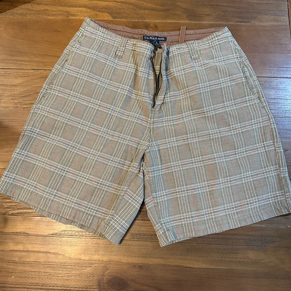 U.S. Polo Assn. brown plaid shorts with drawstring waist size 32